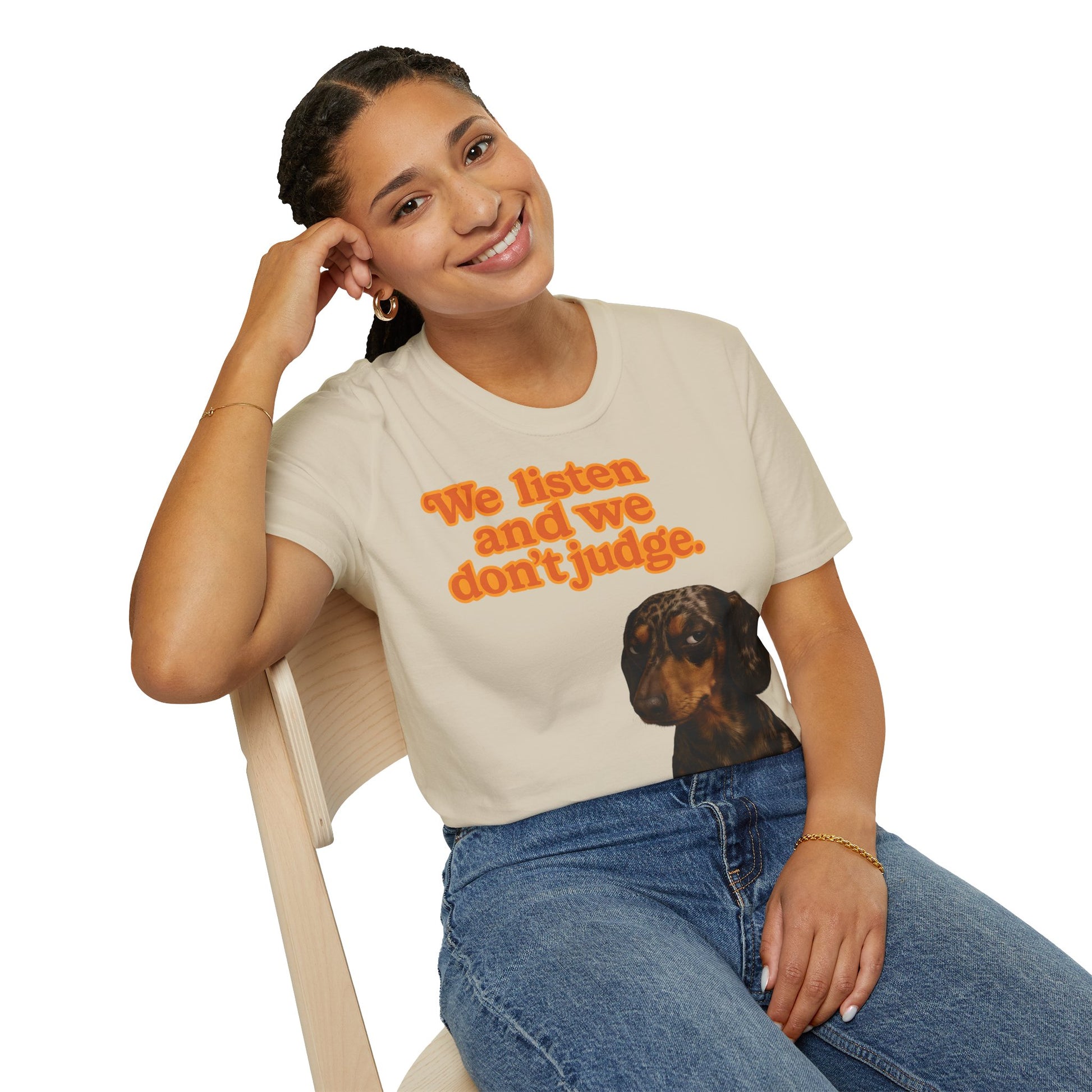 Dackel Shirt – „We listen and we don’t judge.“ | Lustiges Hunde T-Shirt