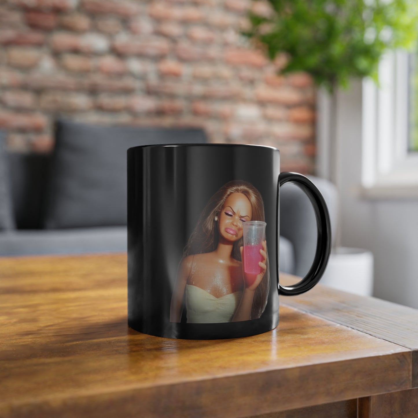 Doll Meme Barbicore Tasse Schwarz – Lustiges Meme Motiv Kaffeetasse für Fans, Geschenkidee Frauen, Party & Büro