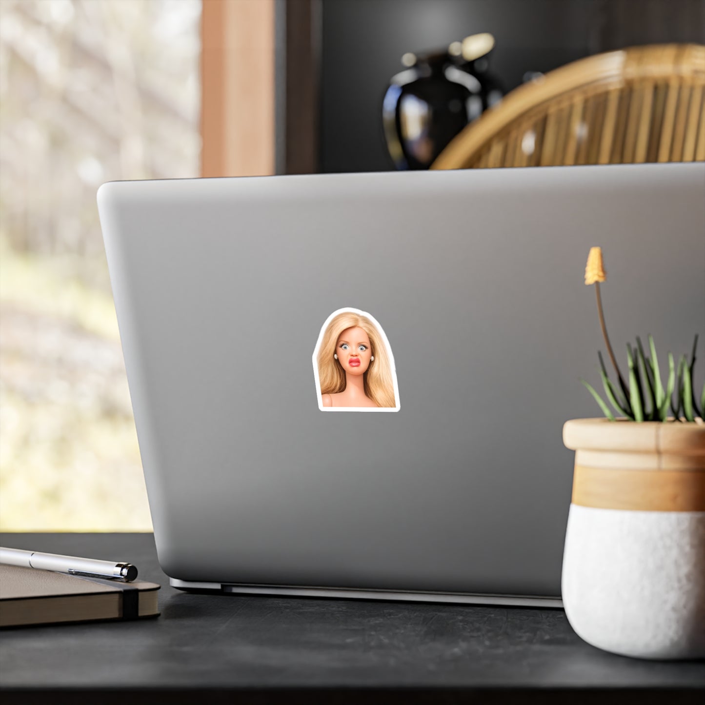 Lustiger Puppen-Meme Sticker | Grimasse Parodie Fun-Aufkleber