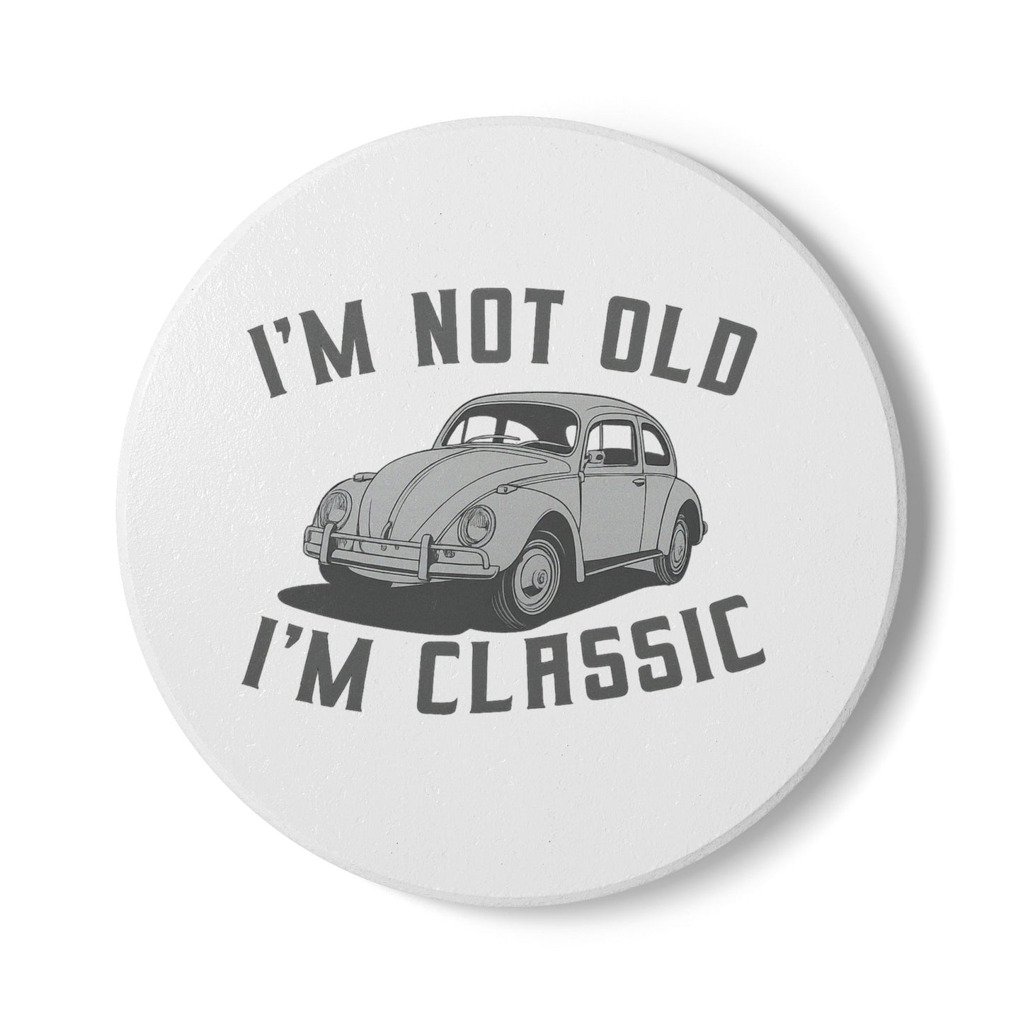 VW Käfer Untersetzer – „I’m Not Old, I’m Classic“ – Lustiger Keramik Coaster mit Kult-Käfer & Korkrückseite