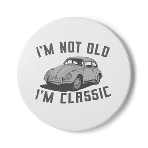 VW Käfer Untersetzer – „I’m Not Old, I’m Classic“ – Lustiger Keramik Coaster mit Kult-Käfer & Korkrückseite-True Insights