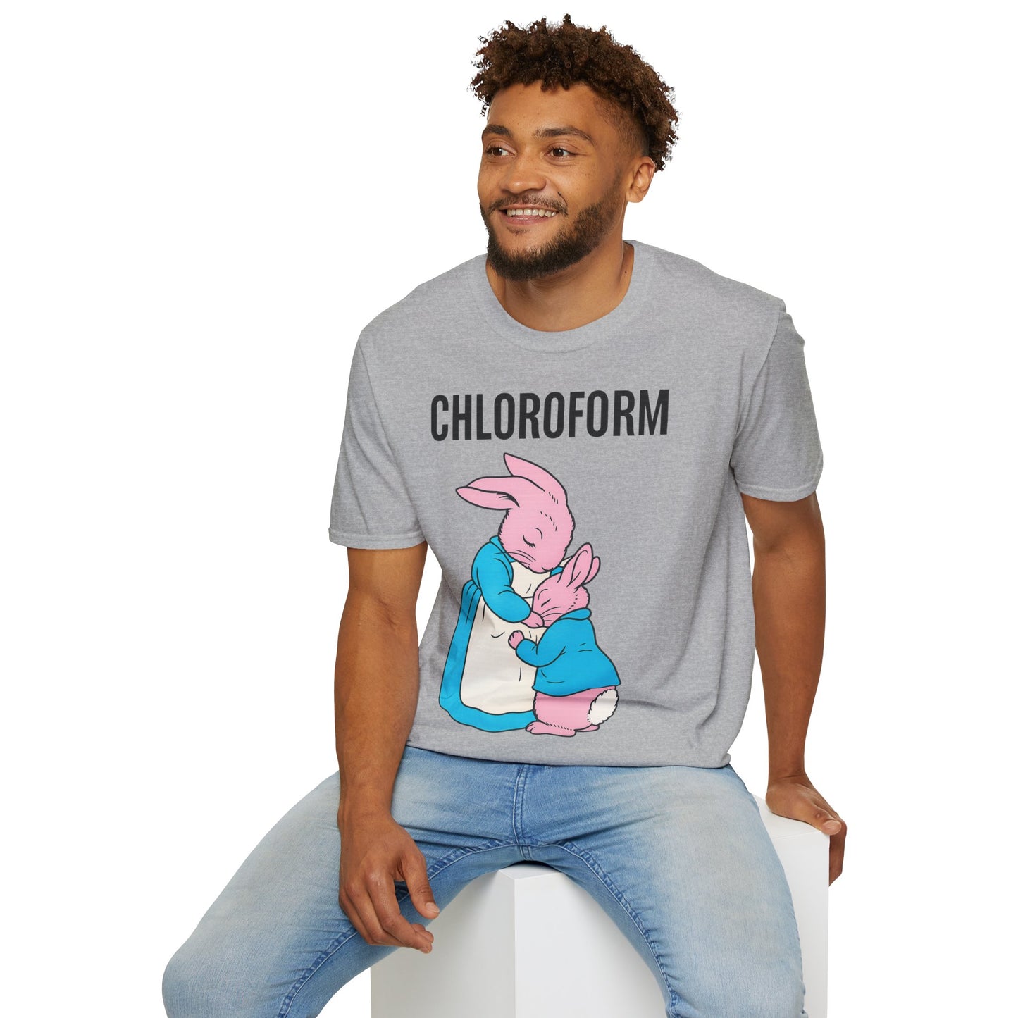 „CHLOROFORM“ – Satirisches Cartoon-T-Shirt mit Kuschelfalle – Freches Satire-Design für mutige Statements | True Insights