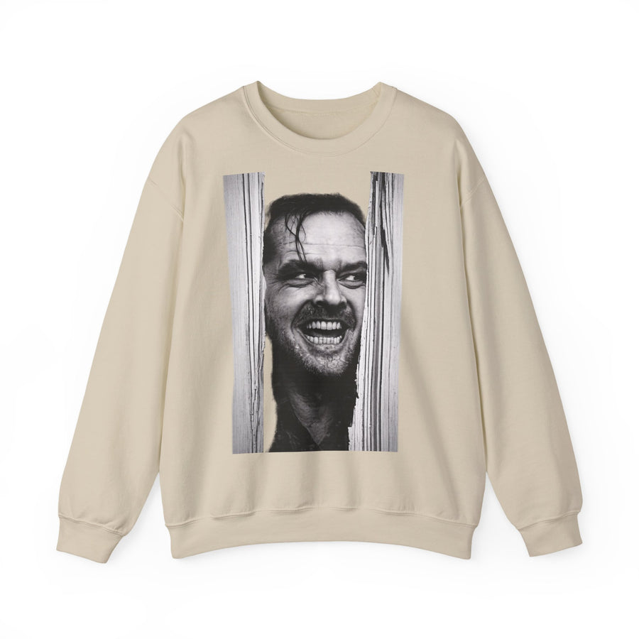 Naturfarbenes Sweatshirt mit schwarzweißem Portrait eines grinsenden Mannes hinter Gardinen.