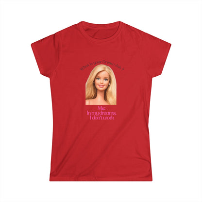 Damen Shirt 'In my dreams I don't work' - Lustiges Anti-Arbeit Statement Shirt mit Puppenkopf-Motiv für faule Tage