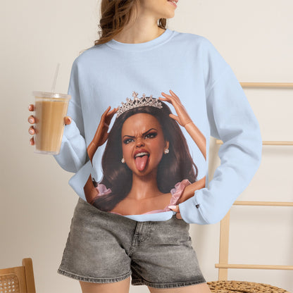 Barbicore Sweatshirt – Freches Doll-Motiv mit Tiara & Zunge raus | Pinkes Puppen-Design für Fans, Ironie & Statement-Fashion