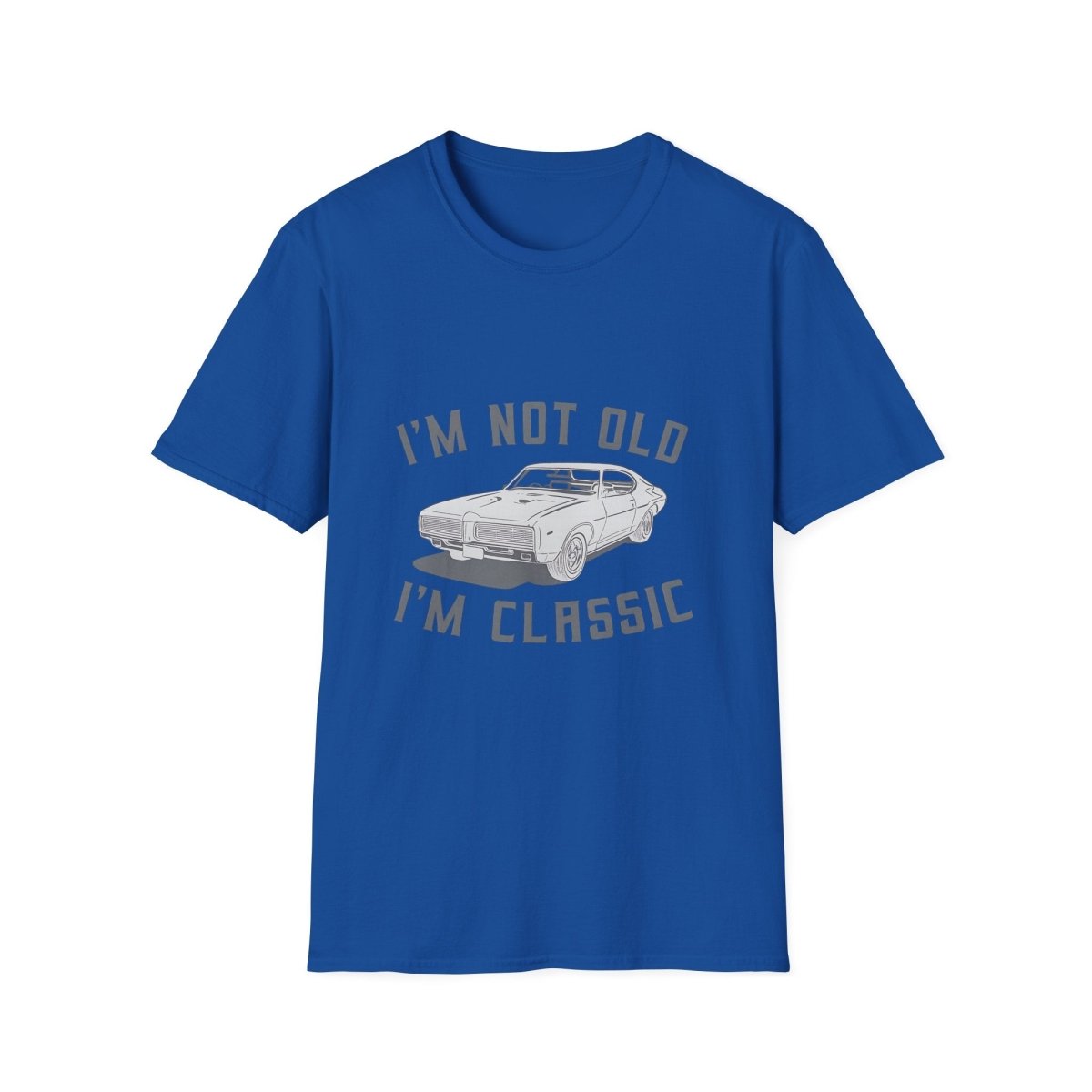 Blaues T-Shirt mit Vintage-Design eines klassischen Muscle Cars und dem Text I'm Not Old I'm Classic von True Insights.
