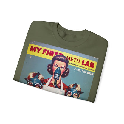 Sweatshirt – My First Meth Lab Sweatshirt | Lustiger Retro Pullover mit Satire-Print | Geschenk für Breaking Bad Fans & Dark Humor Lover | True Insights Design mit Humor