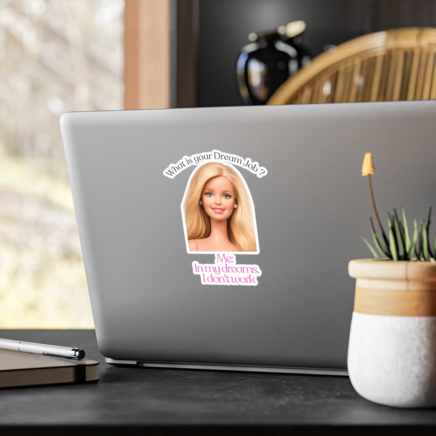 Lustiger Sticker 'Dream Job - In meinen Träumen arbeite ich nicht' | Barbie-Parodie Aufkleber für Faulenzer & Humor-Fans