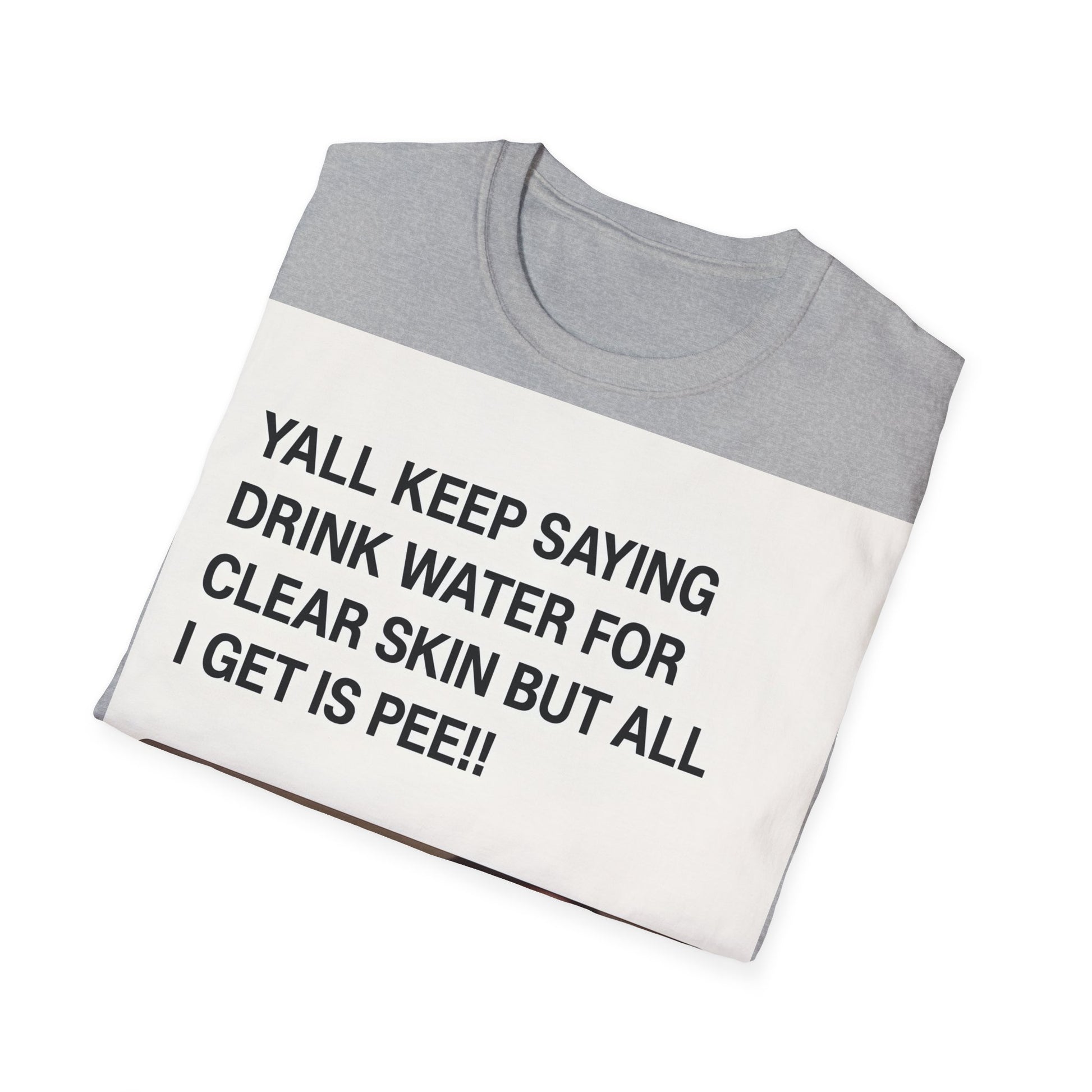 YALL KEEP SAYING DRINK WATER FOR CLEAR SKIN BUT ALL I GET IS PEE!! – Freches Satire-Design für mutige Statements | True Insights