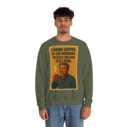 Sweatshirt – Drink Coffee Because Cocaine is Illegal – Lustiges Kaffee-Sweatshirt im Retro-Stil | True Insights Design mit Humor