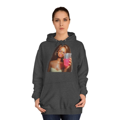 Doll Meme Barbicore Hoodie – Funny Sad Doll mit Pink Drink Kapuzenpullover für Meme-Fans & Pop-Culture-Liebhaber