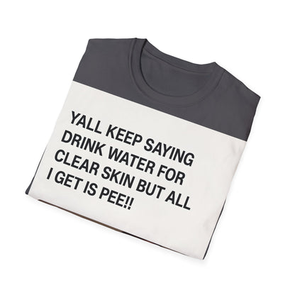 YALL KEEP SAYING DRINK WATER FOR CLEAR SKIN BUT ALL I GET IS PEE!! – Freches Satire-Design für mutige Statements | True Insights