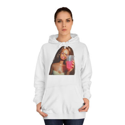 Doll Meme Barbicore Hoodie – Funny Sad Doll mit Pink Drink Kapuzenpullover für Meme-Fans & Pop-Culture-Liebhaber