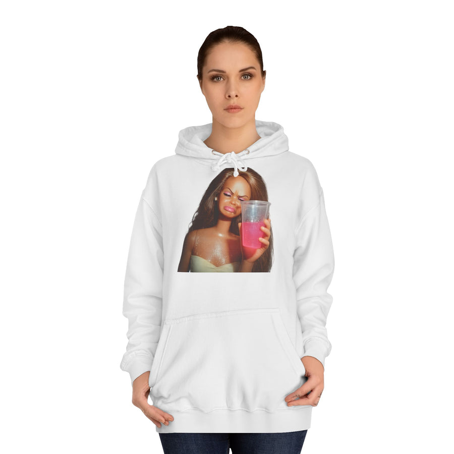 Doll Meme Barbicore Hoodie – Funny Sad Doll mit Pink Drink Kapuzenpullover für Meme-Fans & Pop-Culture-Liebhaber