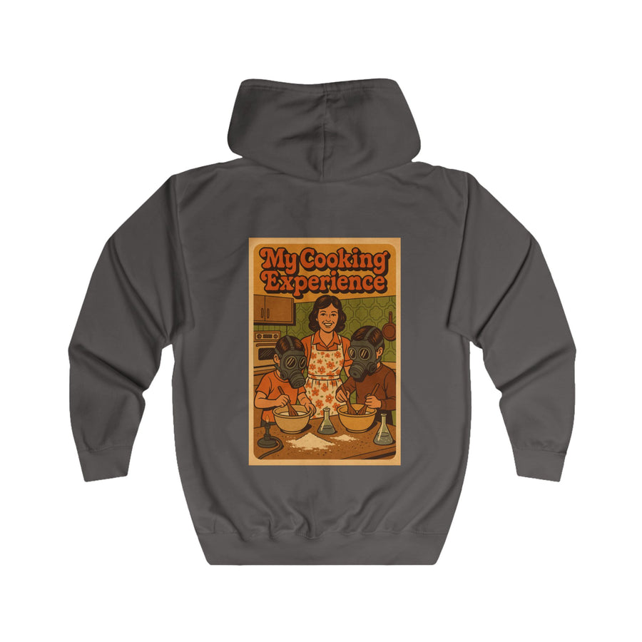 True Insights My First Cooking Experience Zip-Hoodie – Retro-Motiv mit Gasmasken in der Küche
