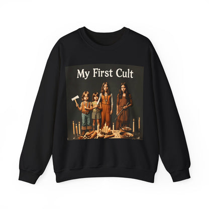 Sweatshirt – Kultig gruselig: „My First Cult“-Sweatshirt – Dark Humor für Fortgeschrittene | True Insights Design mit Humor