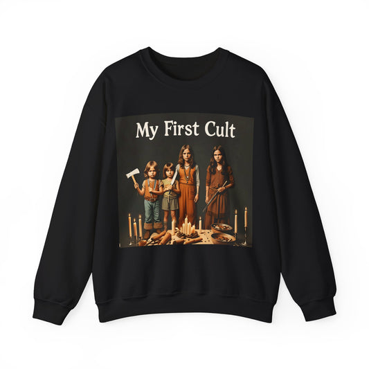 Sweatshirt – Kultig gruselig: „My First Cult“-Sweatshirt – Dark Humor für Fortgeschrittene | True Insights Design mit Humor