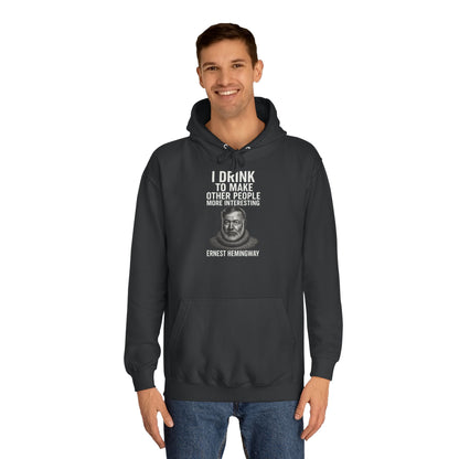 Ernest Hemingway Hoodie - I Drink To Make Other People More Interesting - Lustiges Zitat Geschenk für Literatur- & Whisky-Fans