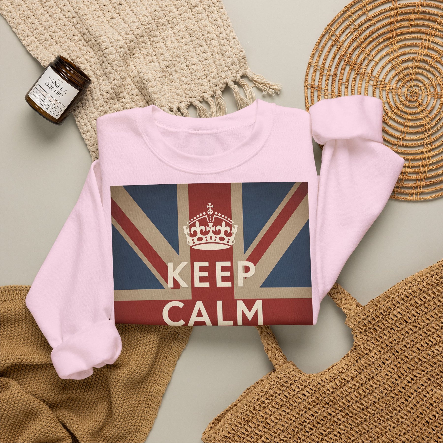 True Insights Sweatshirt Keep Calm and Carry On Union Jack Krone Retro Style getragen von UK Fan