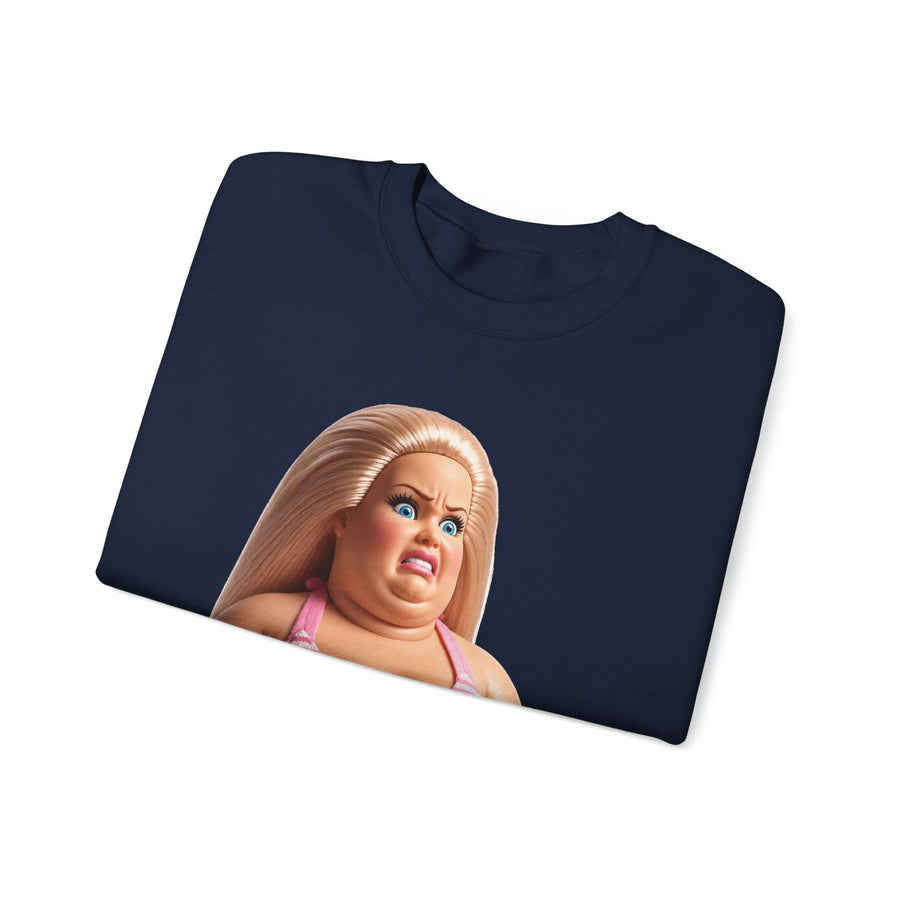 True Insights Genervte Blondine Sweatshirt – Lustiges Statement-Motiv mit Bikini-Puppe