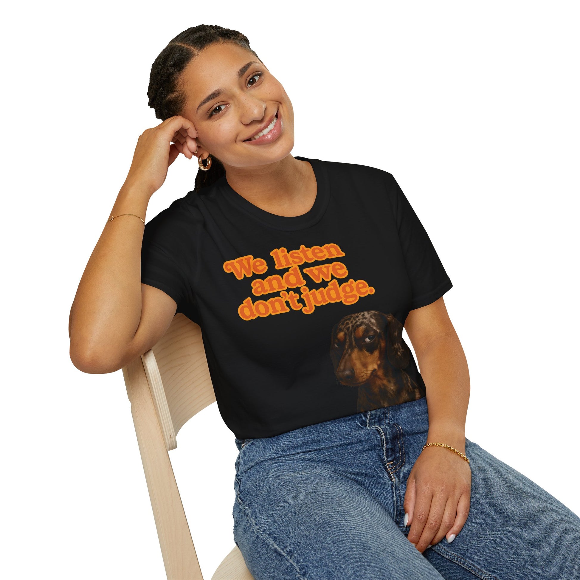 Dackel Shirt – „We listen and we don’t judge.“ | Lustiges Hunde T-Shirt