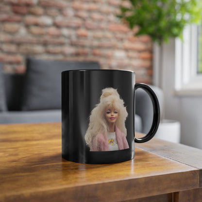 Retro Barbie Puppe Tasse Schwarz – Kult 80er Blondine Motiv Kaffeetasse Geschenk für Sammler & Nostalgiker