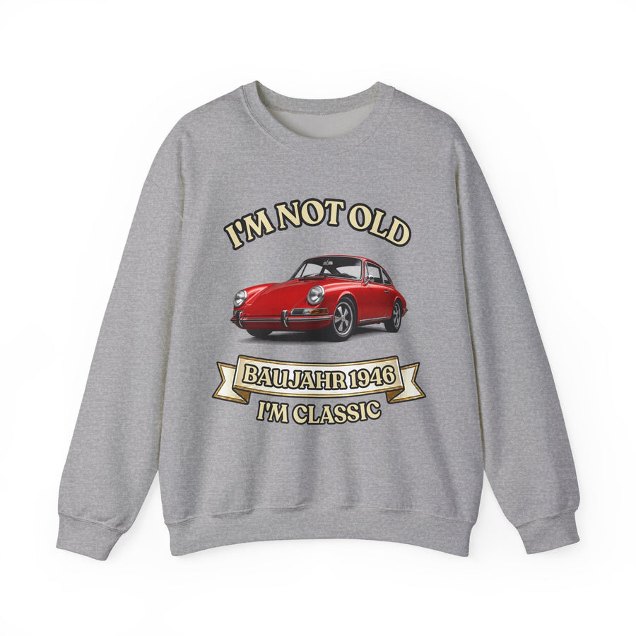 Geschenk zum 80. Geburtstag – Pullover Jahrgang 1946 mit Porsche-Motiv – Sport Grey – Vorderseite
