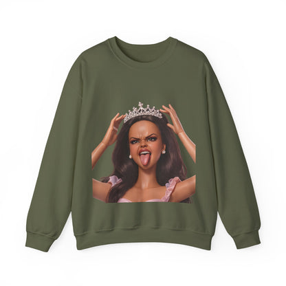 Barbicore Sweatshirt – Freches Doll-Motiv mit Tiara & Zunge raus | Pinkes Puppen-Design für Fans, Ironie & Statement-Fashion