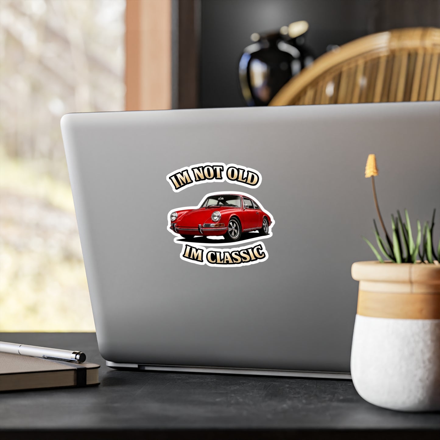 Sticker "IM NOT OLD IM CLASSIC" – Roter Oldtimer Sportwagen | Lustiges Geschenk für Autoliebhaber & Klassikerfans