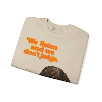 Dackel-Sweatshirt mit Retro-Print & dem Spruch „We listen and we don’t judge.“ Für Hundefans mit Humor – bequem, warm & voller Charakter. – Lustiges Sweatshirt | True Insights – Bild 40