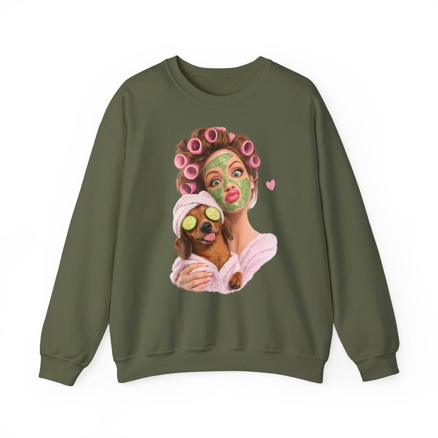 True Insights Dackel Spa Sweatshirt – Lustiges Wellness-Motiv mit Dackel in Military Green