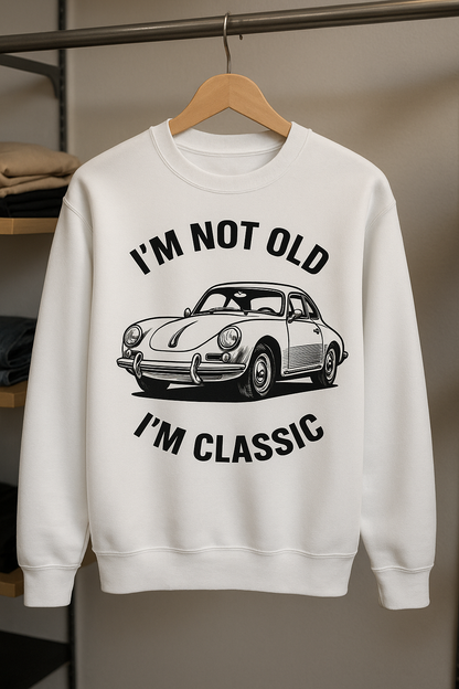 I’m Not Old, I’m Classic – Porsche Retro Car Sweatshirt | Humor für Autoliebhaber-Sweatshirt-True Insights