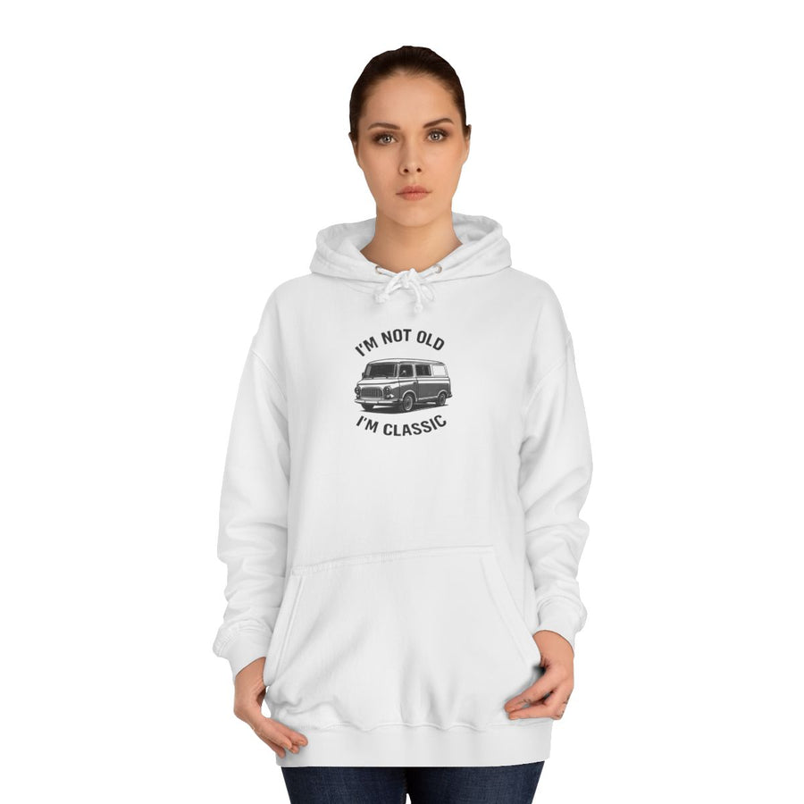 Barkas B1000 Classic Van Hoodie – I'm Not Old I'm Classic Geschenk für DDR-Oldtimer-Fans – Arctic White – von Frau getragen