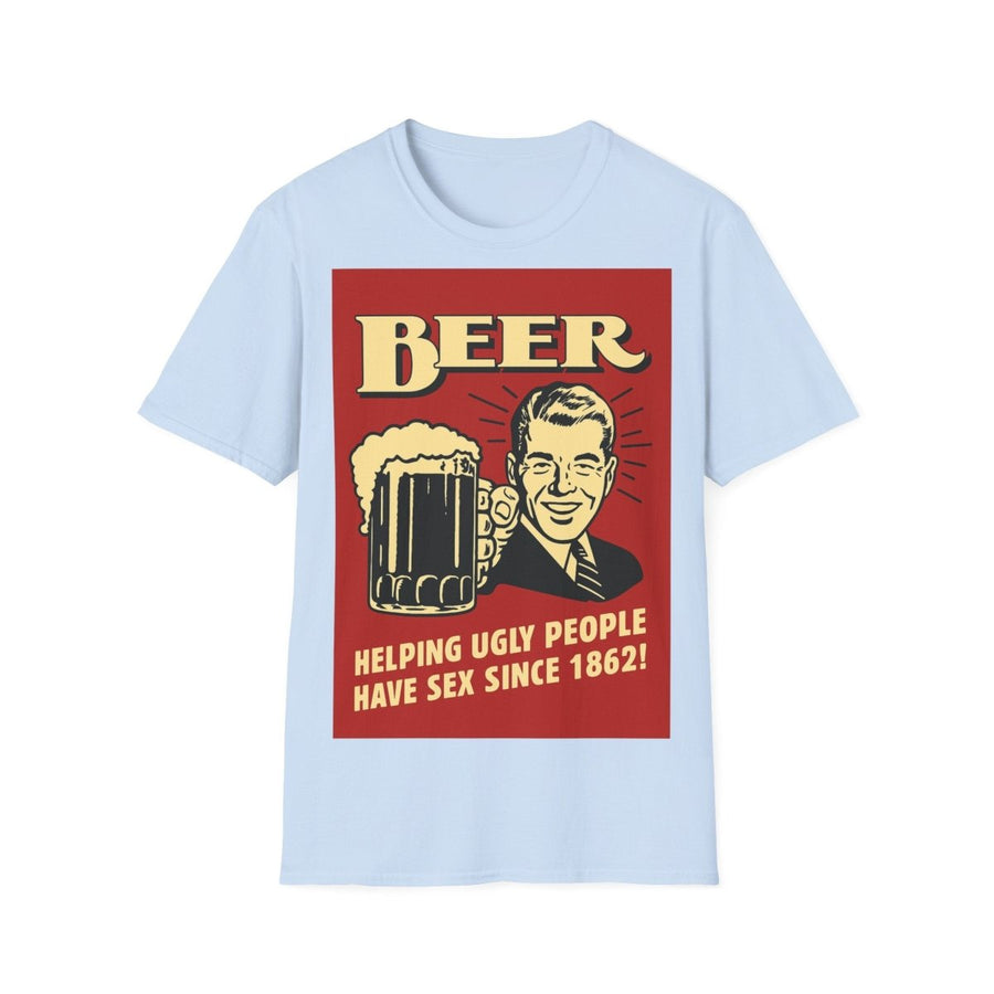 Hellblaues T-Shirt mit Schriftzug Beer-Helping-Ugly-People-Have-Sex-Since-1862 im Retro-Poster-Stil mit lächelndem Mann und Bierkrug für Biertrinker.