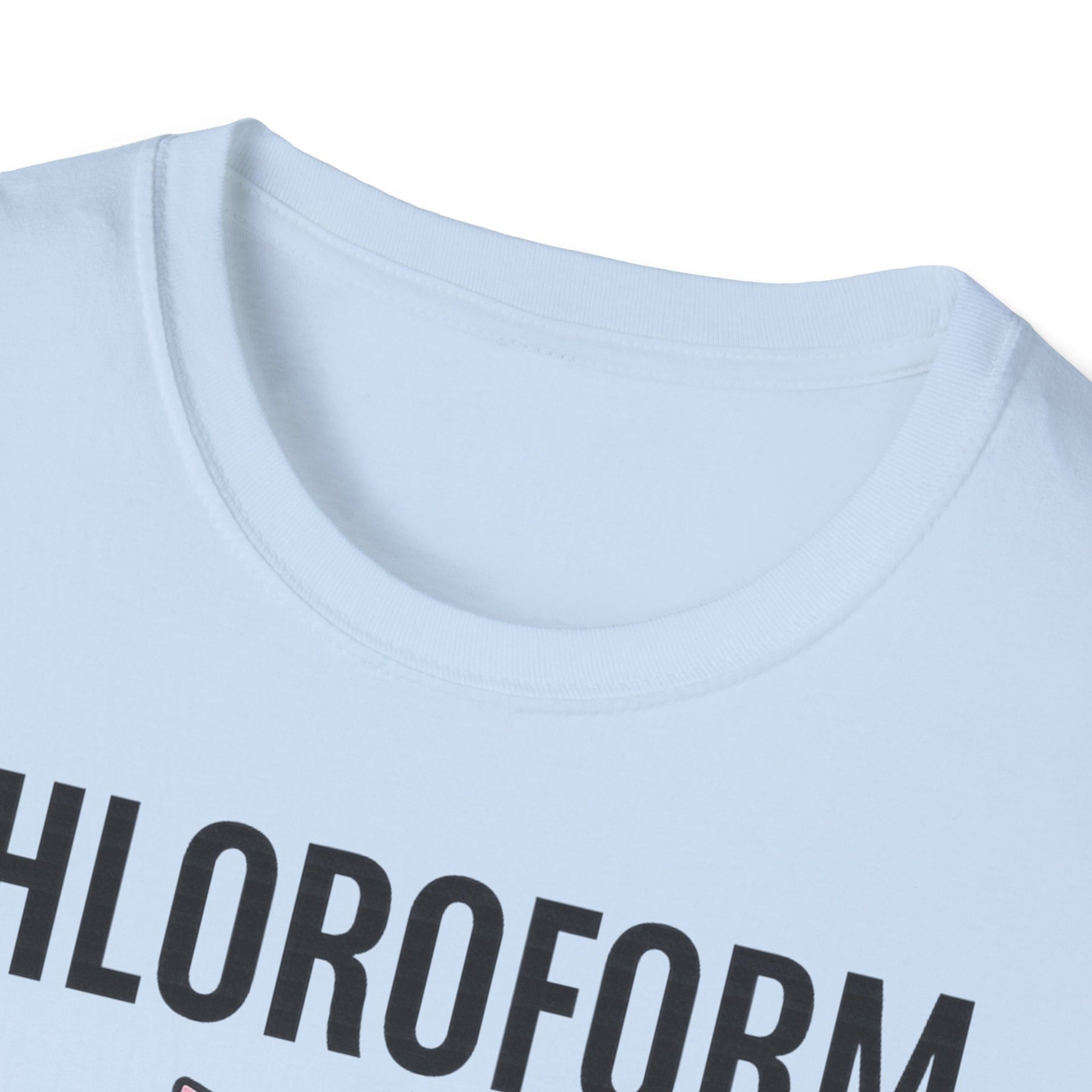 „CHLOROFORM“ – Satirisches Cartoon-T-Shirt mit Kuschelfalle – Freches Satire-Design für mutige Statements | True Insights