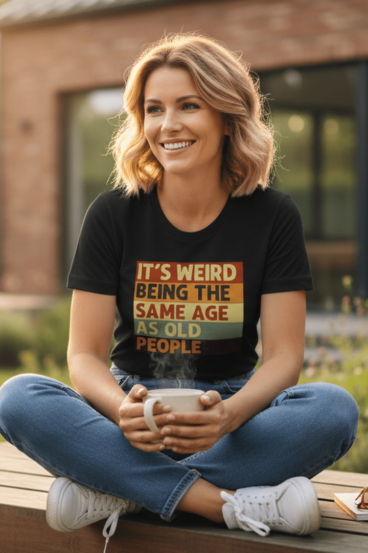 It's Weird Being the Same Age as Old People T-Shirt – T-shirt humoristique rétro