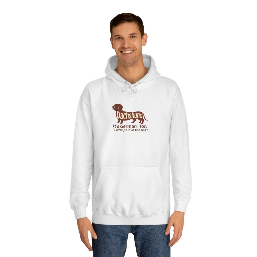 Dackel Hoodie „Dachshund – Little Pain in the Ass“ – Das ehrliche Geschenk für Dackel-Besitzer – Arctic White – von Mann getragen