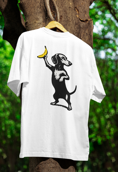 Dackel mit Banane – Satirisches Street-Art T-Shirt-T-Shirt-True Insights