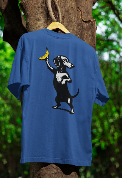 Dackel mit Banane – Satirisches Street-Art T-Shirt-T-Shirt-True Insights