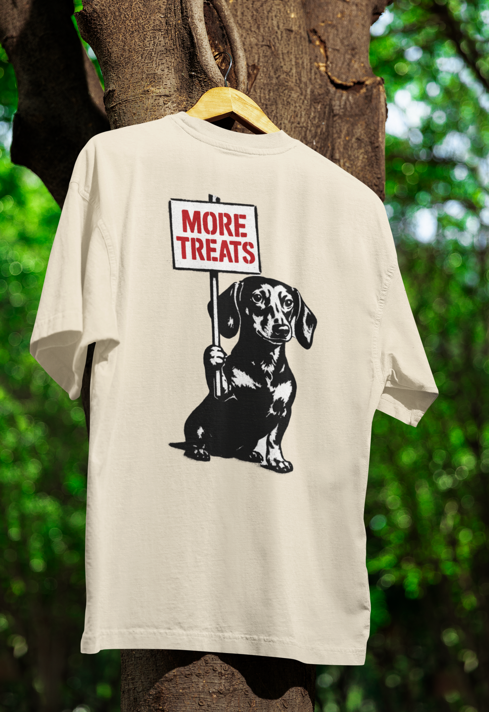 Dackel „More Treats“ – Street-Art T-Shirt mit Humor-T-Shirt-True Insights