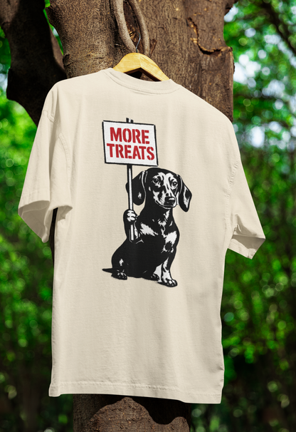 Dackel „More Treats“ – Street-Art T-Shirt mit Humor-T-Shirt-True Insights