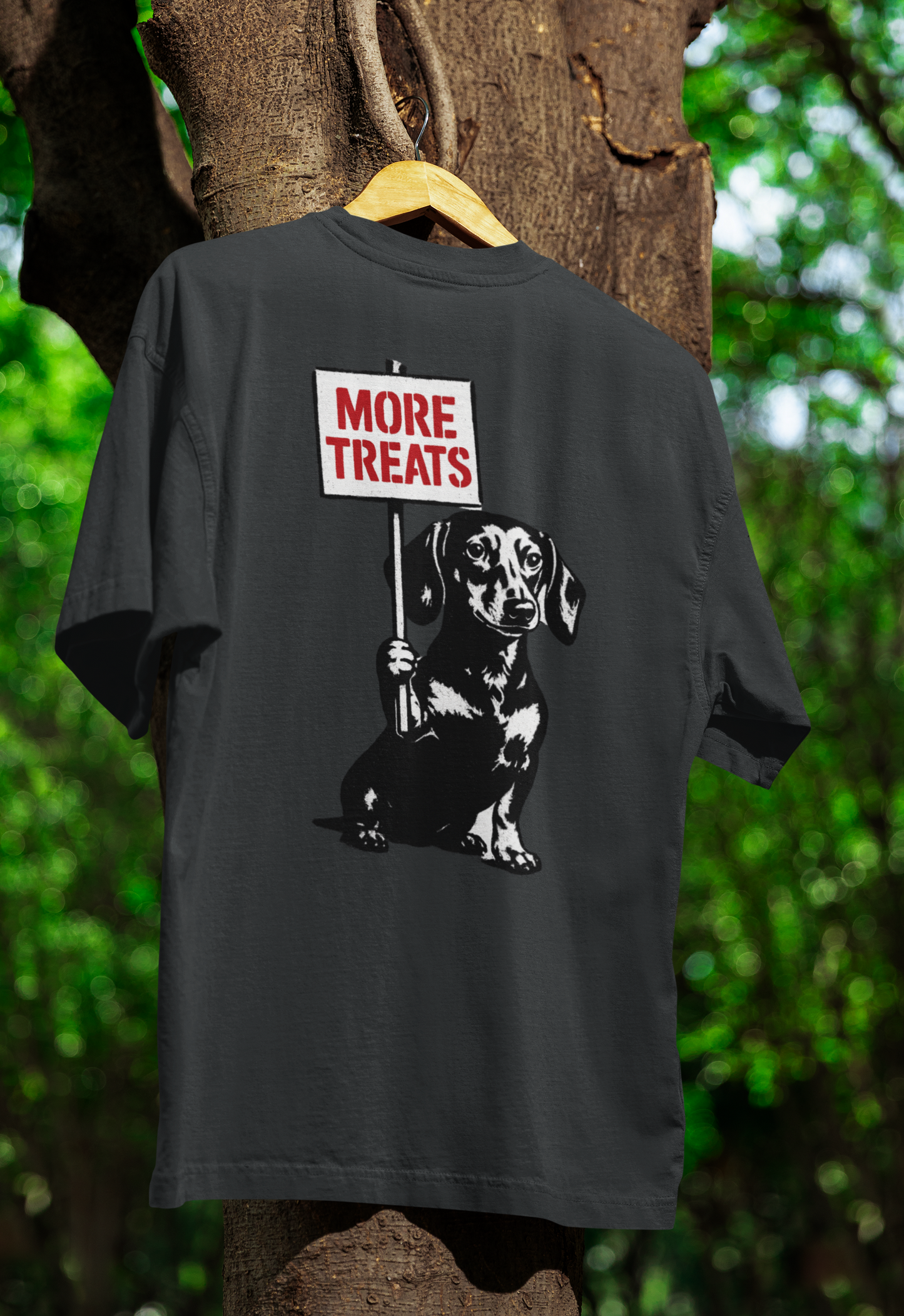 Dackel „More Treats“ – Street-Art T-Shirt mit Humor-T-Shirt-True Insights