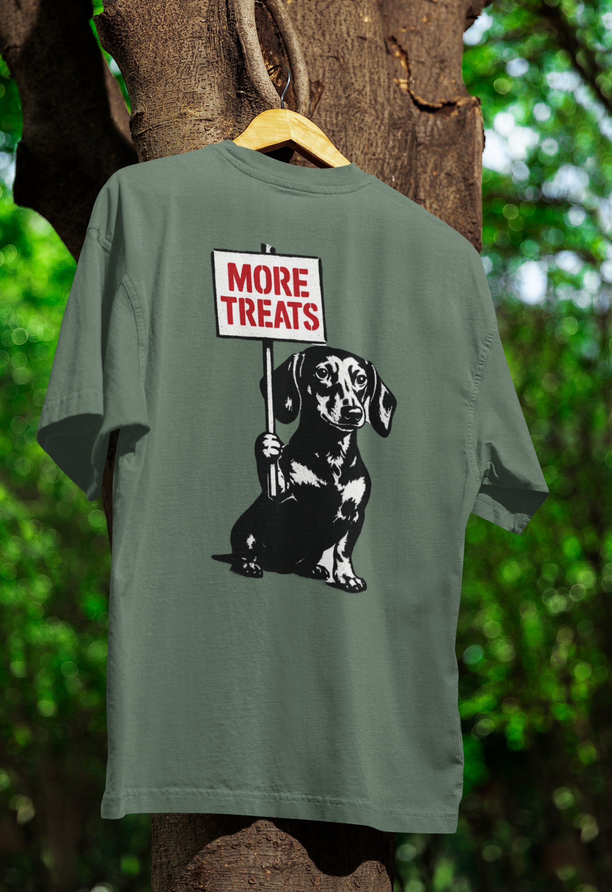 Dackel „More Treats“ – Street-Art T-Shirt mit Humor-T-Shirt-True Insights