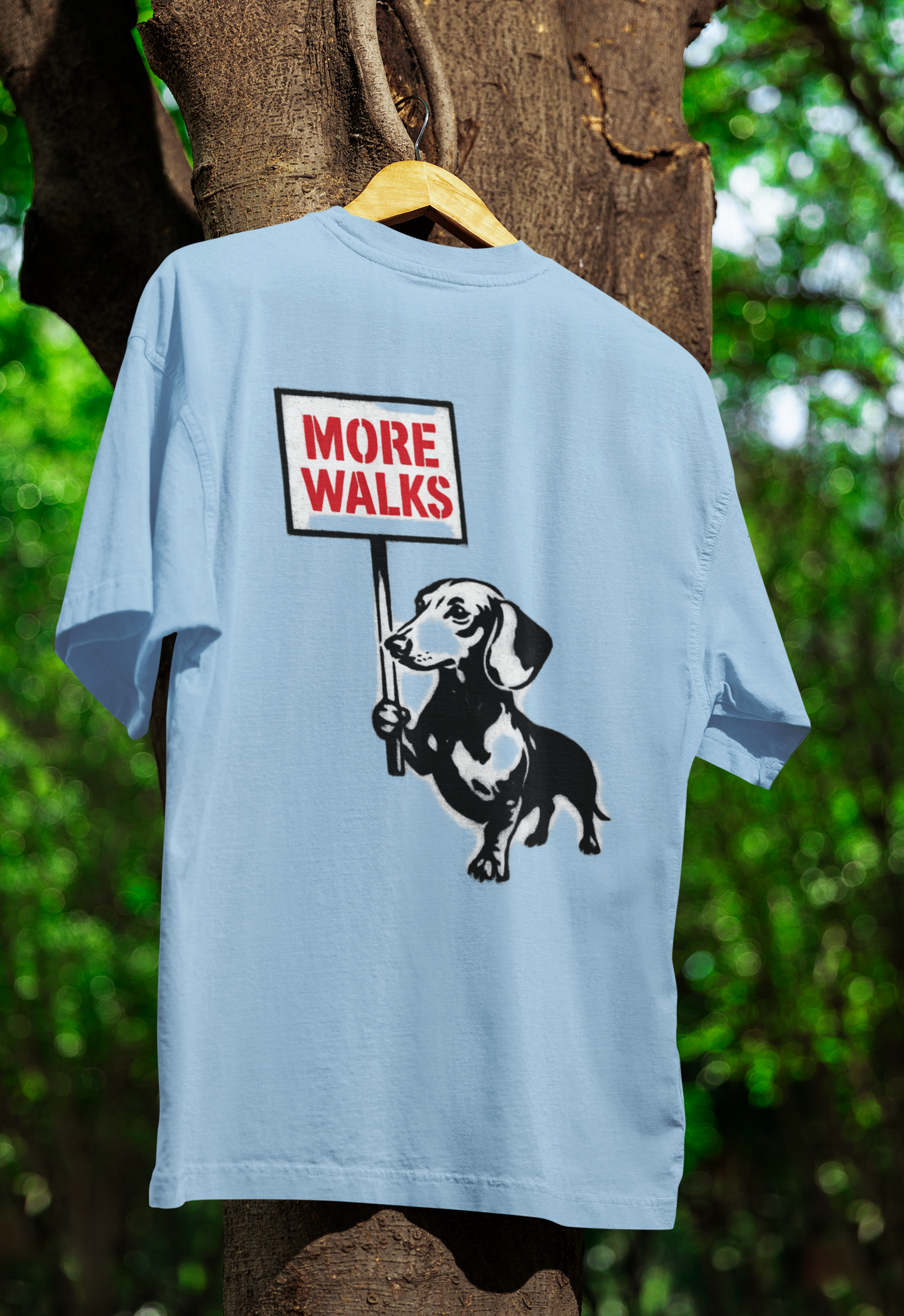 Dackel „More Walks“ – Urbanes Street-Art T-Shirt voller Humor und Freiheitsdrang-T-Shirt-True Insights