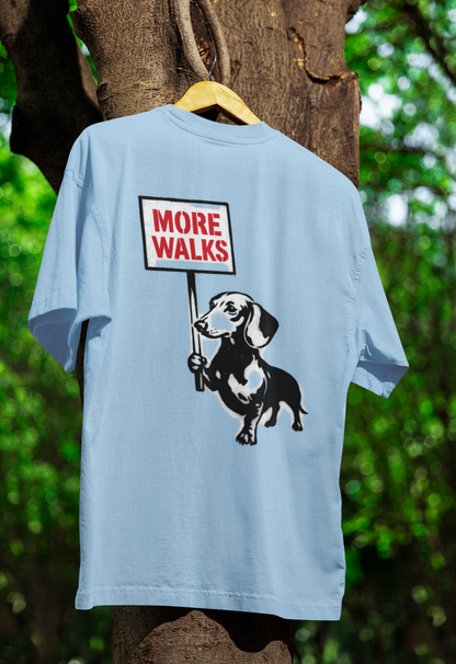 Dackel „More Walks“ – Urbanes Street-Art T-Shirt voller Humor und Freiheitsdrang-T-Shirt-True Insights