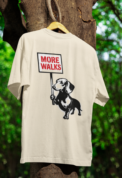 Dackel „More Walks“ – Urbanes Street-Art T-Shirt voller Humor und Freiheitsdrang-T-Shirt-True Insights