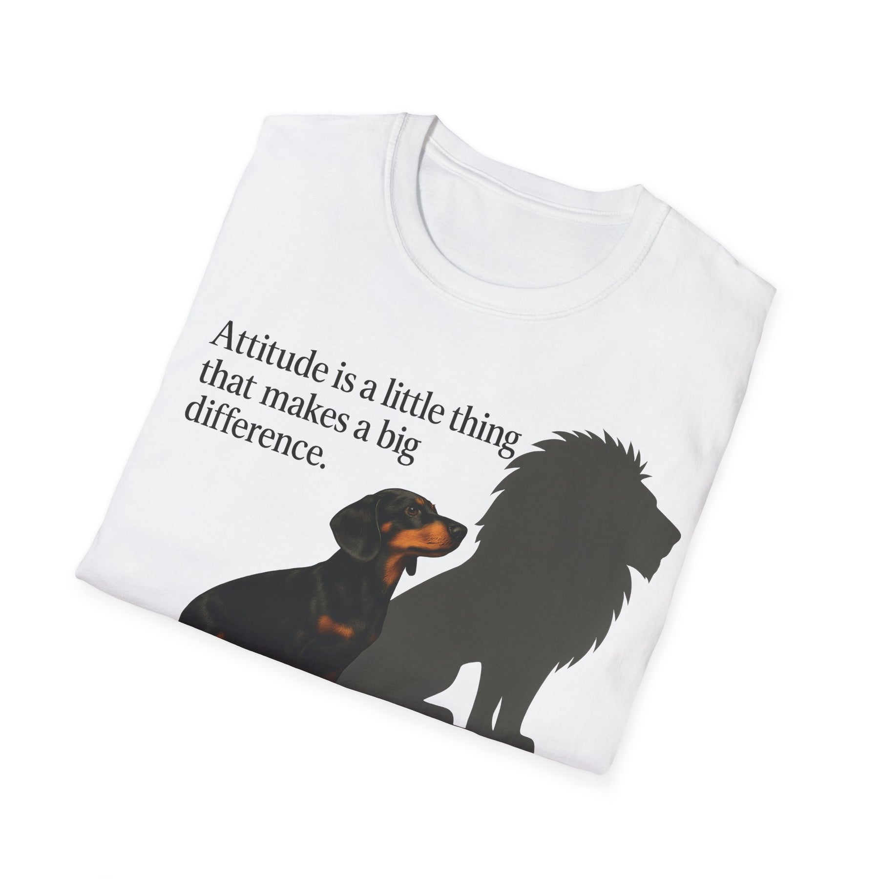 Dackel Shirt mit Spruch – „Attitude is a little thing…“ | Inspirierendes Motiv mit Löwen-Schatten – Lustiges T-Shirt | True Insights – Bild 21