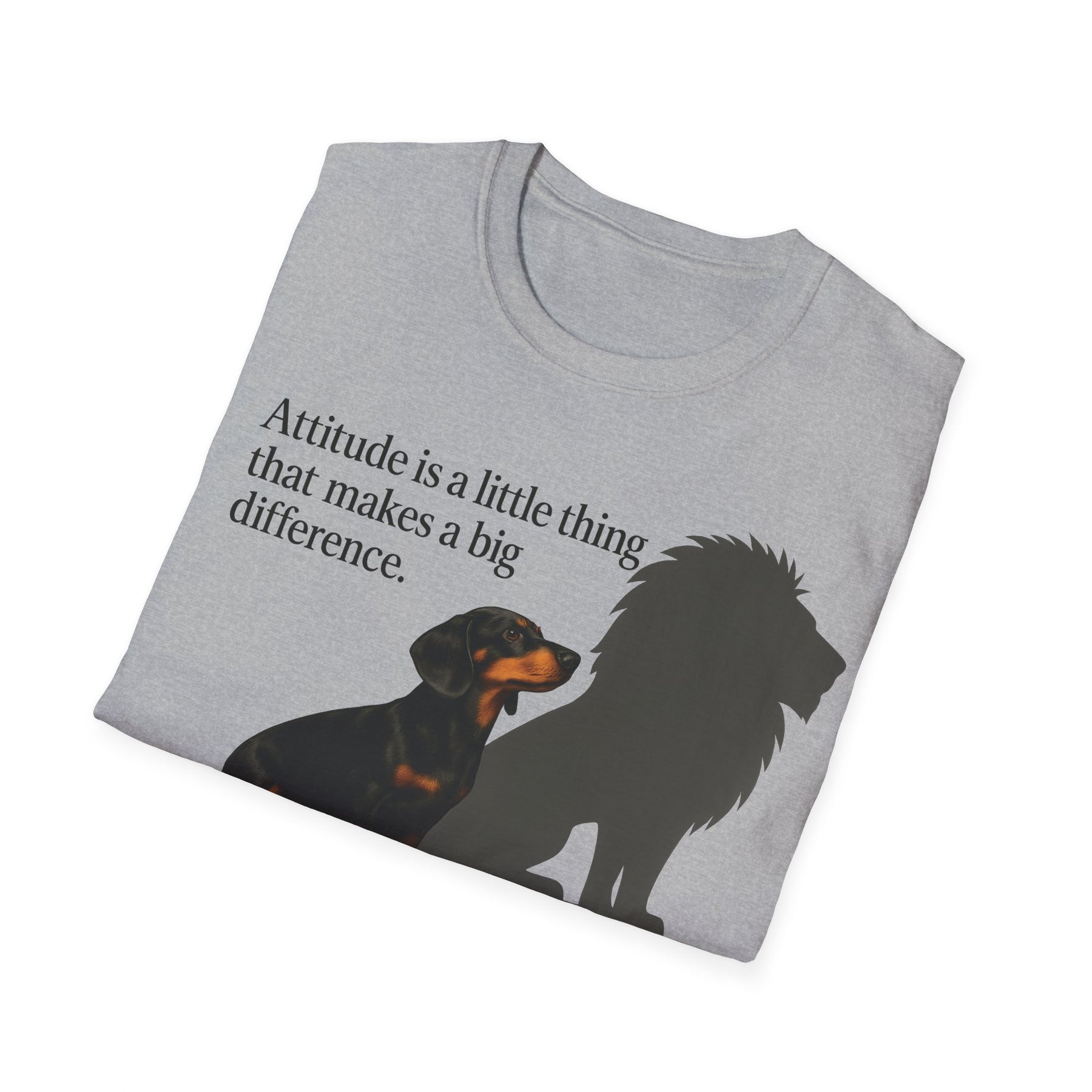 Dackel Shirt mit Spruch – „Attitude is a little thing…“ | Inspirierendes Motiv mit Löwen-Schatten – Lustiges T-Shirt | True Insights – Bild 25