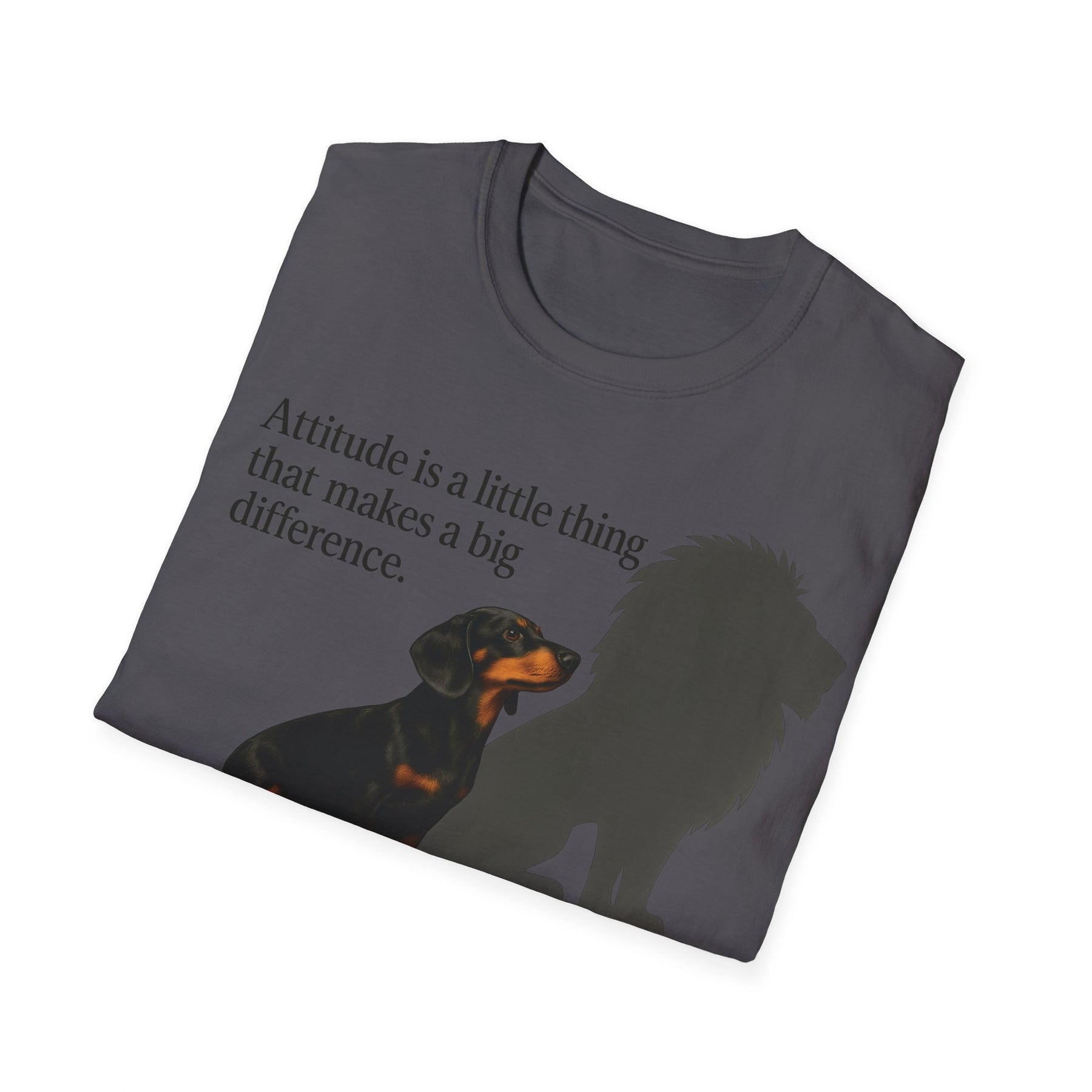 Dackel Shirt mit Spruch – „Attitude is a little thing…“ | Inspirierendes Motiv mit Löwen-Schatten – Lustiges T-Shirt | True Insights – Bild 43