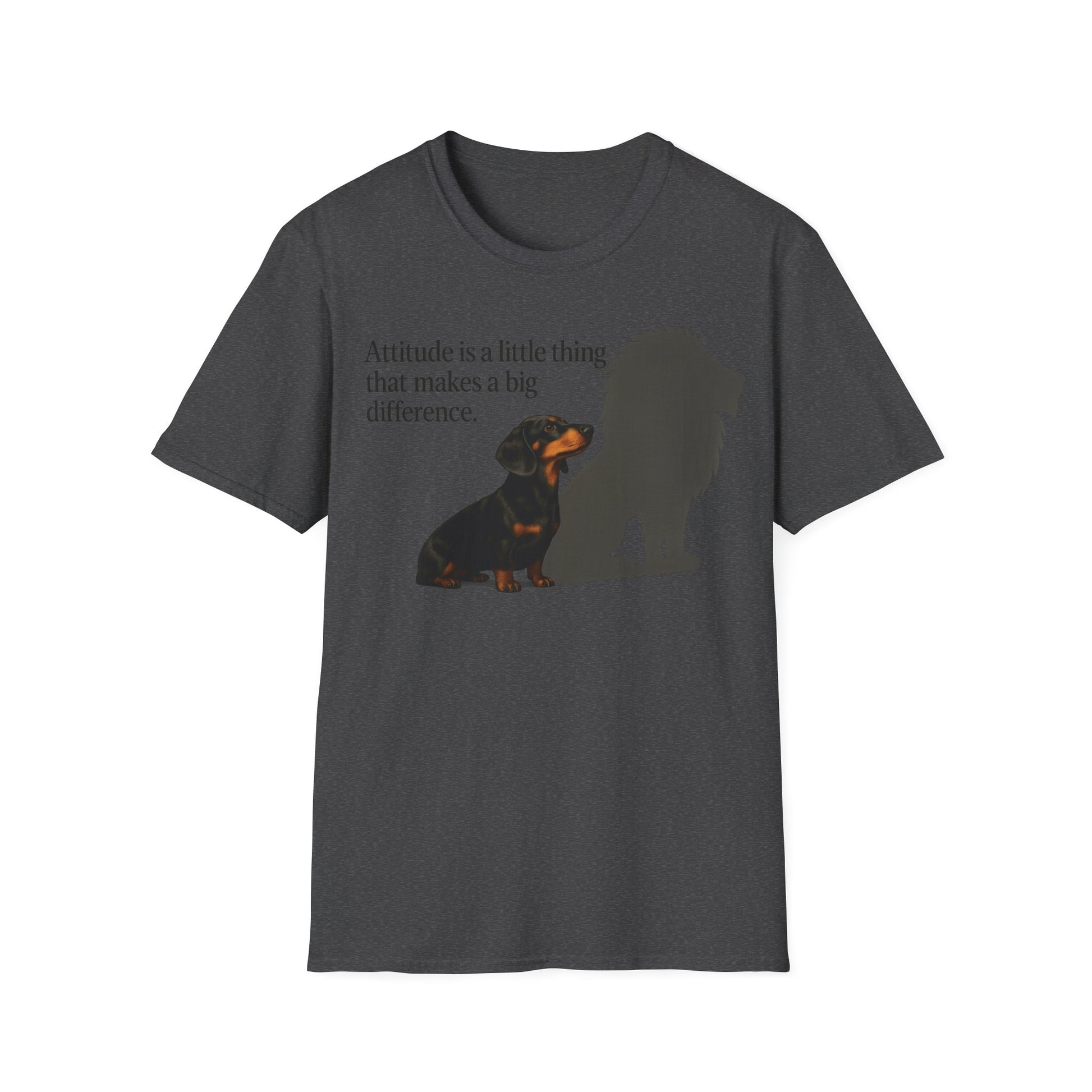Dackel Shirt mit Spruch – „Attitude is a little thing…“ | Inspirierendes Motiv mit Löwen-Schatten – Lustiges T-Shirt | True Insights – Bild 6